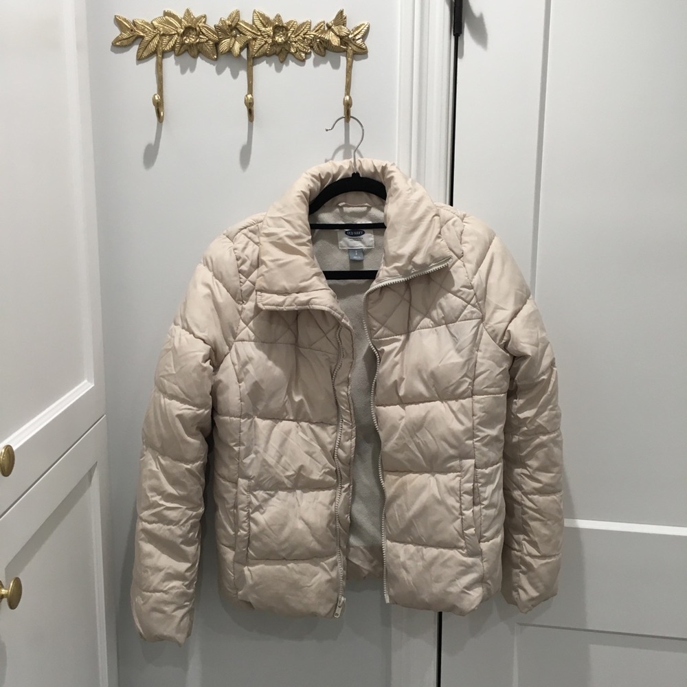 Beige jacket with pockets and very warm